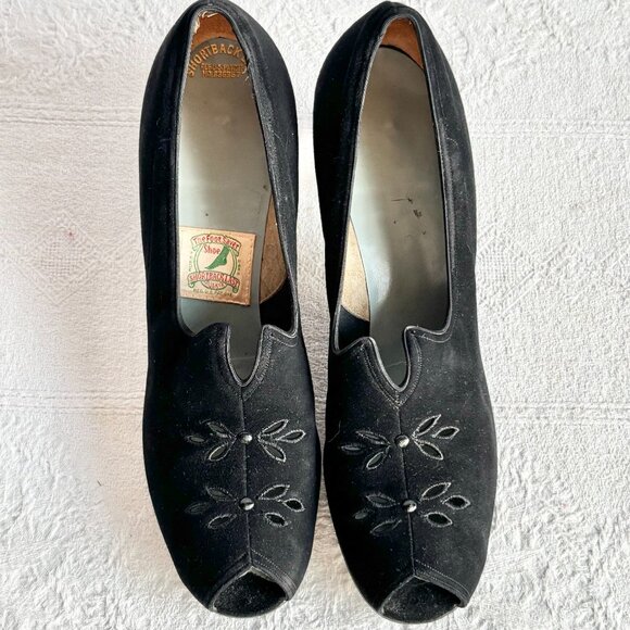 1930s 1940s Black Suede Cut Out Chunky Heel Pumps 7-8 Narrow - Picture 10 of 11